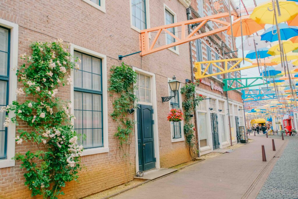 5月のハウステンボスで撮影した街歩きスナップ写真　アンブレラ