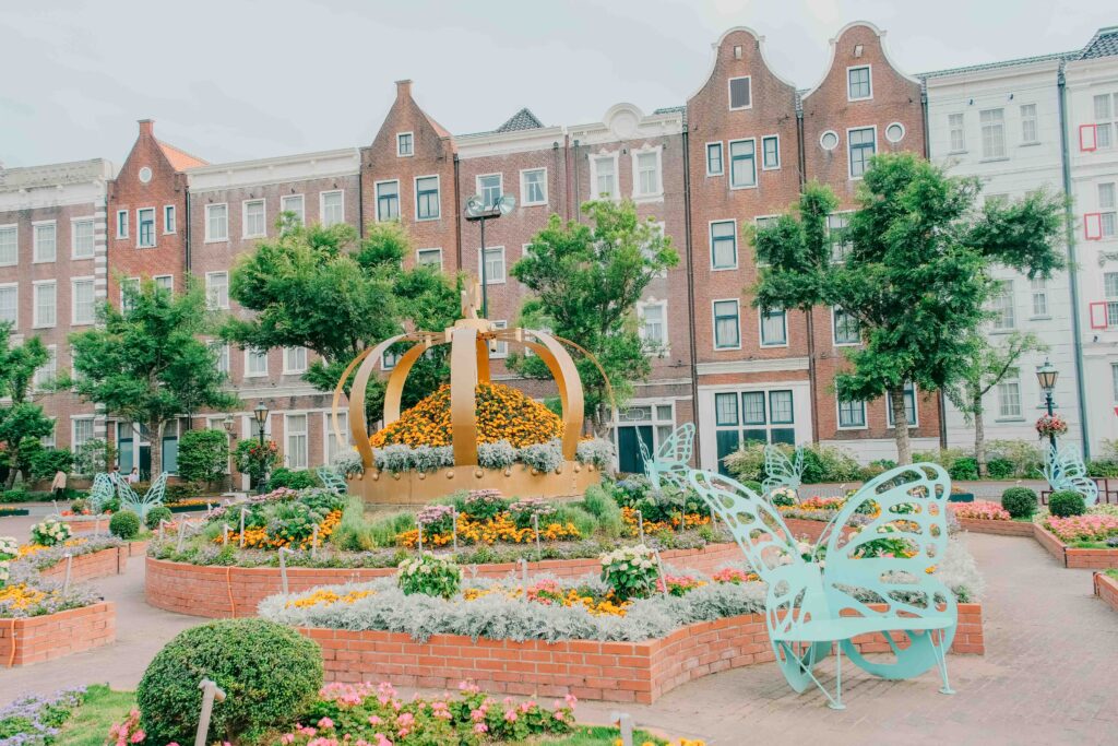 5月のハウステンボスで撮影した街歩きスナップ写真　蝶のベンチ