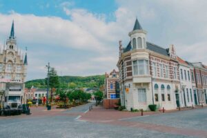 5月のハウステンボスで撮影した花とヨーロッパ風街並みの風景写真