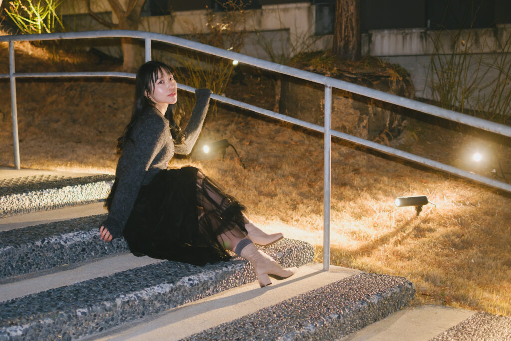 夜の静けさを感じる都市スナップ